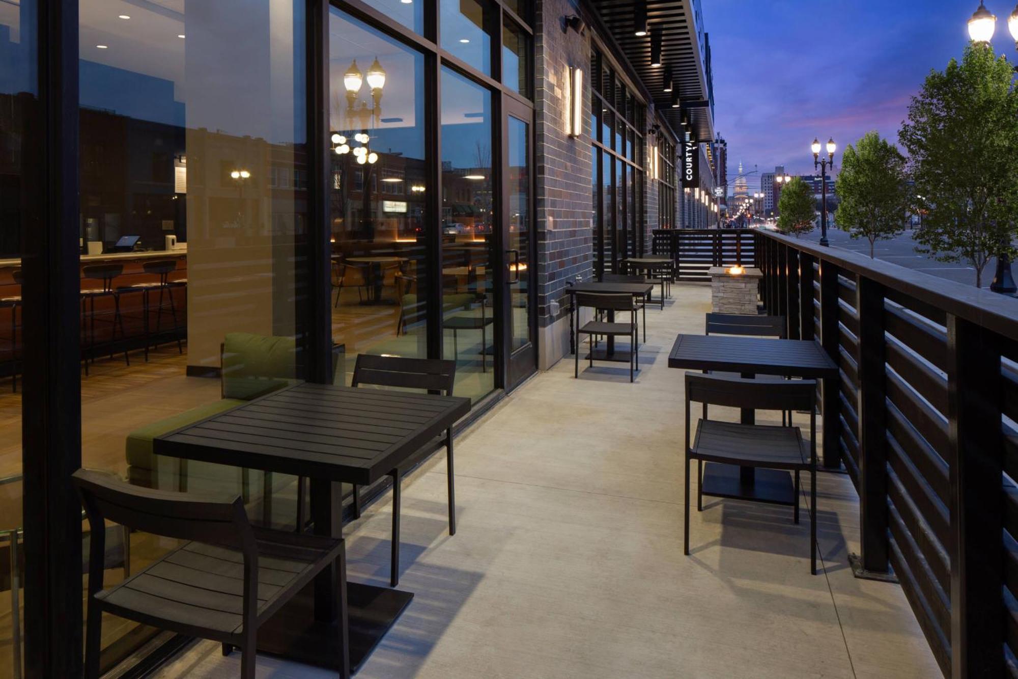 Hotel Courtyard By Marriott Lansing Downtown Extérieur photo